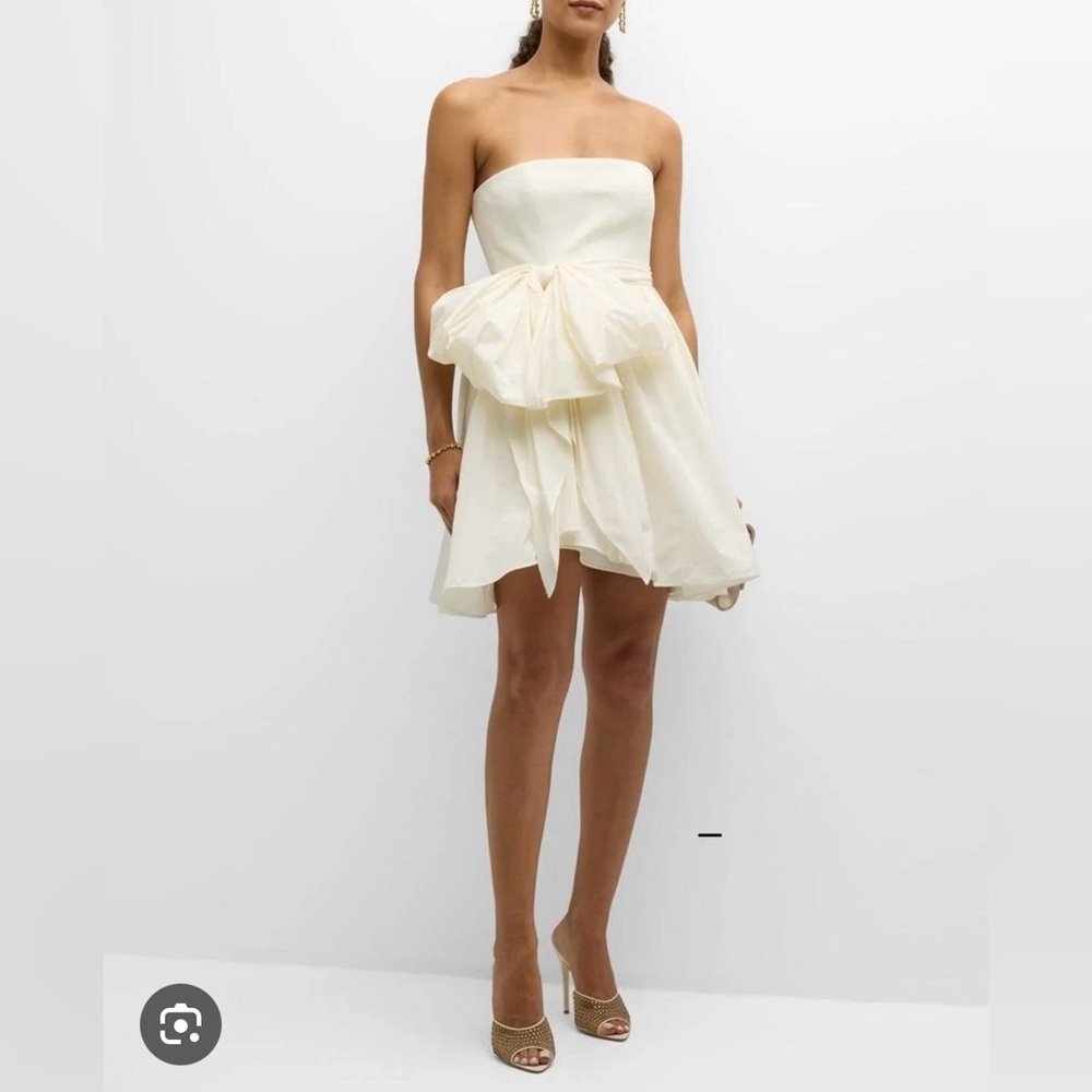 Beautiful Cinq à Sept dress! Perfect for bridal events. Only worn once.